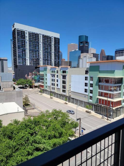 Sodo City Gem: Rooftop Skyline Pool Parking Wi-Fi Х'юстон Екстер'єр фото